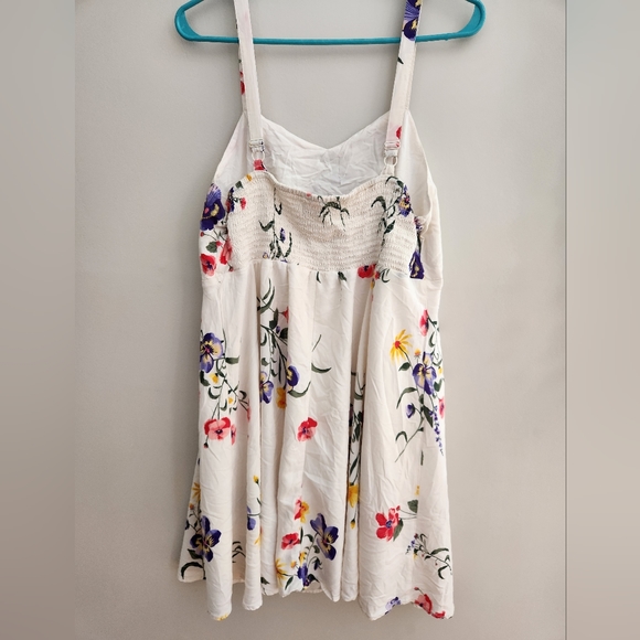 Beautiful double layered floral dress. Size 1x - Picture 3 of 4